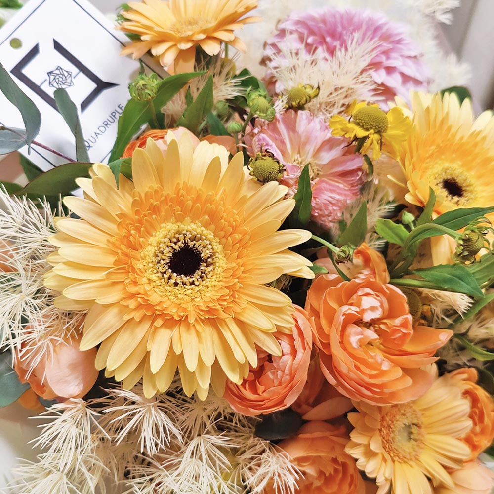 Luminous Gold | Cream Dahlia & Champagne Gerbera Fresh Flower Bouquet 2 Luminous Gold | Cream Dahlia & Champagne Gerbera Fresh Flower Bouquet - BL100009