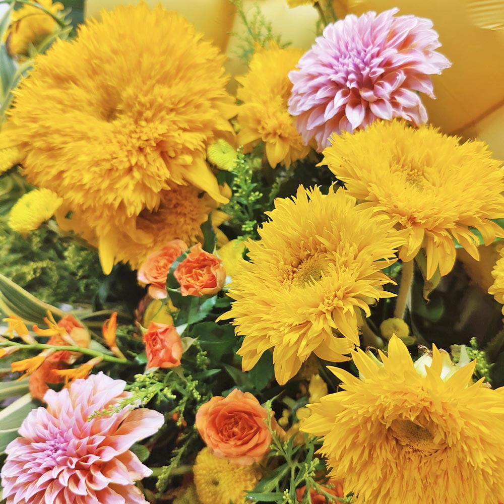 Welcoming the Morning Vigor | Dahlia, Sunflower & Smiley Balloon Grand Opening Congratulatory Fresh Flower Stand 3 Welcoming the Morning Vigor | Dahlia, Sunflower & Smiley Balloon Grand Opening Congratulatory Fresh Flower Stand - FS060001