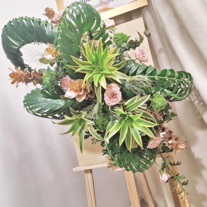 QuadrupleFlower 啟德新蒲崗花店 | 香港花店推介 | 即日送花服務、鮮花花束及花籃高質客製化設計 23 復古玫瑰薑荷花開幕祝賀鮮花畫架花 FS010007