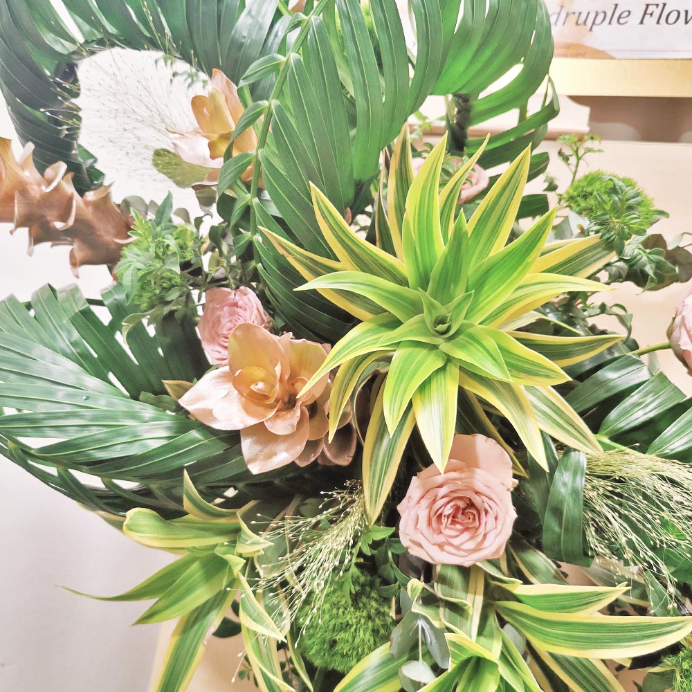 Artistic Gilded Elegance | Vintage Rose & Curcuma Congratulatory Opening Easel Fresh Flower Stand 3 Artistic Gilded Elegance | Vintage Rose & Curcuma Congratulatory Opening Easel Fresh Flower Stand - FS010007
