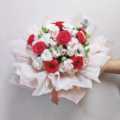 Hot Pink Rose & Pink Spray Rose Fresh Flower Bouquet Quadruple Flower BM010038