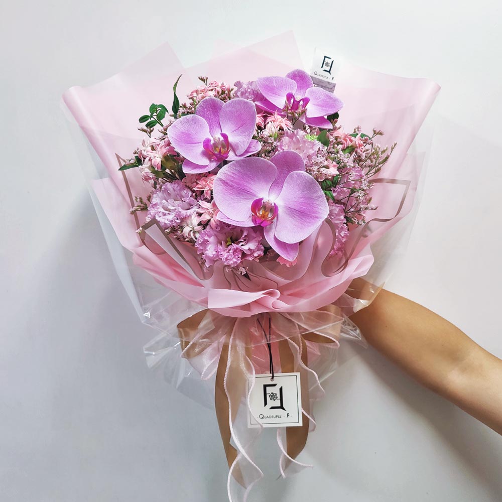 晨曦初綻 | 粉冠軍蝴蝶蘭波浪紫桔梗鮮花花束 1 晨曦初綻 | 粉冠軍蝴蝶蘭波浪紫桔梗鮮花花束 - BM080002