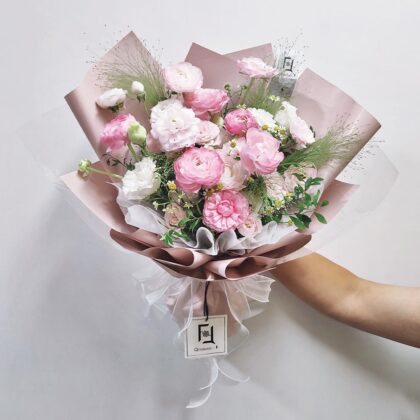 Pink Ranunculus & Chamomile Fresh Flower Bouquet Quadruple Flower BM100020