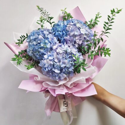 Purple-Blue Hydrangea & Spiraea Leaves Fresh Flower Bouquet Quadruple Flower BL040009