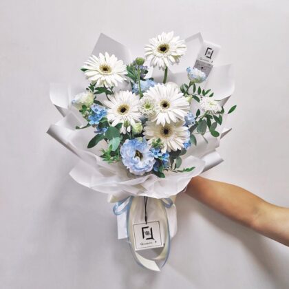White Gerberas & Blue-Rimmed Eustoma Fresh Flower Bouquet Quadruple Flower BM100019